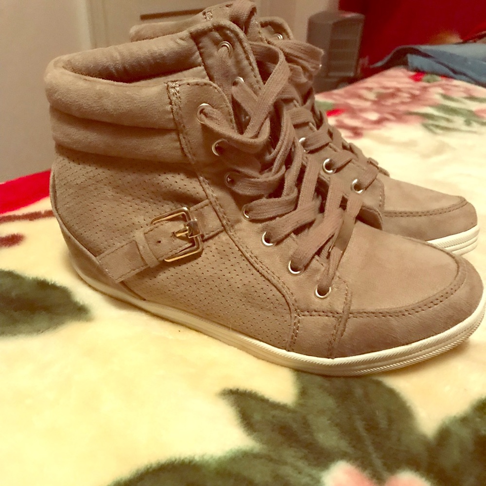 Grey call it spring tennis shoes!! 7